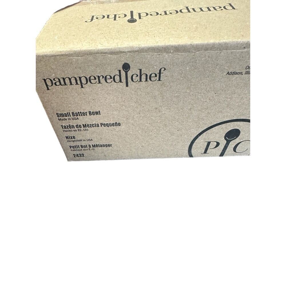 Pampered Chef 4 Cup Glass Small Batter Bow #2432 New in Original Box